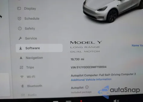 2021 Tesla Model Y Long Range Dual Motor All-Wheel Drive z USA, uszkodzony, nr VIN 5YJYGDEE9MF118694